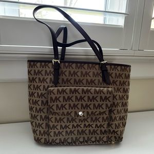 Micheal Kors over the shoulder bag. Almost new.
